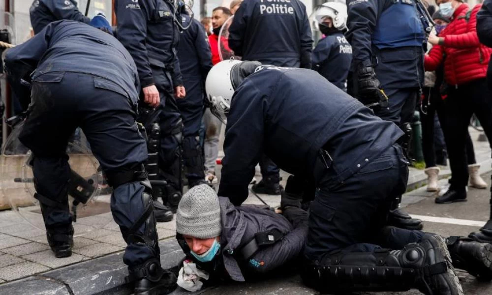 Έρευνα: Οι περισσότεροι Ευρωπαίοι δυσπιστούν απέναντι στις κυβερνήσεις
